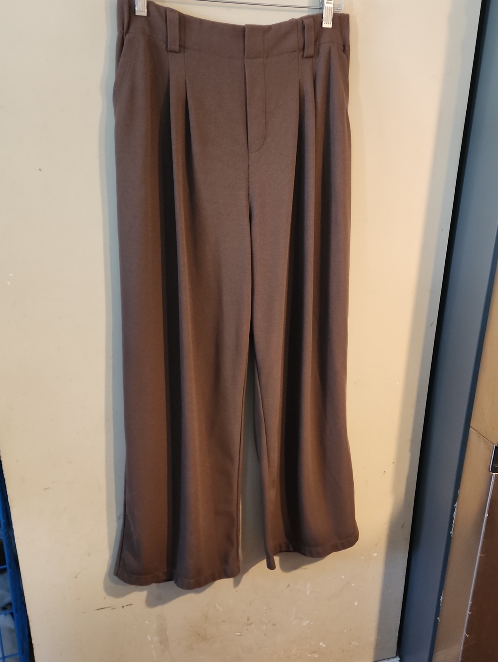 HALARA Knit High-Waist Trousers in Brown